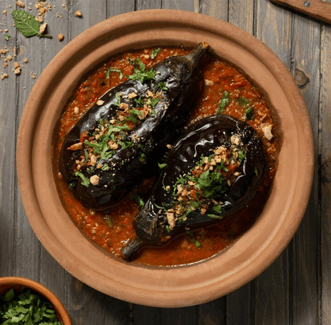 Kathirikai Kara Kuzhambu (Spicy Brinjal Tamarind Curry)